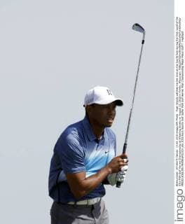 Tiger Woods watches his tee shot on the fourth hole during the first round of the 97th PGA Golf Herren Championship at Whistling Straits on August 13, 2015 in Kohler, Wisconsin.  FPX2015081305 FRANKxPOLICH