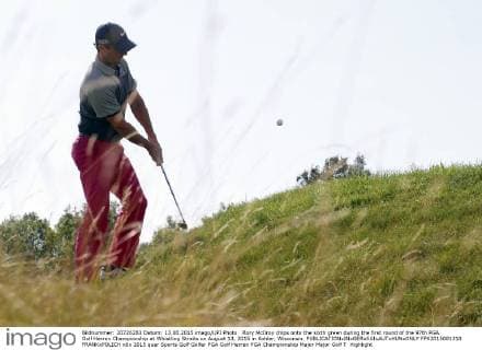 Rory McIlroy chips onto the sixth green during the first round of the 97th PGA Golf Herren Championship at Whistling Straits on August 13, 2015 in Kohler, Wisconsin.  FPX2015081310 FRANKxPOLICH