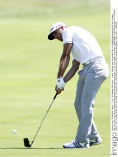 Dustin Johnson hits his second shot on the ninth hole during the first round of the 97th PGA Golf Herren Championship at Whistling Straits on August 13, 2015 in Kohler, Wisconsin.  FPX2015081313 FRANKxPOLICH