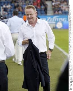 12.08.2015 Luzern Fussball Herren Super League Saison 2015 2016 Swisspor Arena FC Luzern - FC St.Gallen 0:1 Bild zeigt Rolf Fringer Sportchef (FC Luzern) . Aktion Einzelbild Foto 