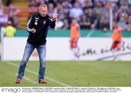Fußball DFB-Pokal 1. Runde VfL Osnabrück - RB Leipzig am 10.08.2015 in der osnatel Arena in Osnabrück Maik Walpurgis ( Trainer Osnabrück ) xTTx