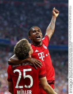 Thomas Müller 3:0, Douglas Costa Freude Emotion jubelnd Jubel nach 3:0 Fußball Fussball DFL erste 1.Bundesliga Saison 2015 2016 14.08.2015 FC Bayern München vs. Hamburger SV HSV