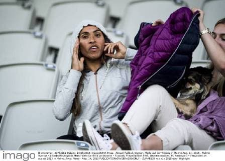 Aktuell Fußball, Damen, Marta auf der Tribüne in Malmö Aug. 14, 2015 - Malmö Sverige - 150814 Rosengards Marta Viera Da Silva pa läktaren - Fussball, Frauenfußball SWE, Damallsvenskan: FC Rosengard - Vittsjö den 14 august 2015 in Malmö..Foto: News - Aug. 14, 2015  - ZUMAb138