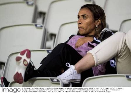 Aktuell Fußball, Damen, Marta auf der Tribüne in Malmö Aug. 14, 2015 - Malmö Sverige - 150814 Rosengards Marta Viera Da Silva pa läktaren - Fussball, Frauenfußball SWE, Damallsvenskan: FC Rosengard - Vittsjö den 14 august 2015 in Malmö..Foto: News - Aug. 14, 2015  - ZUMAb138