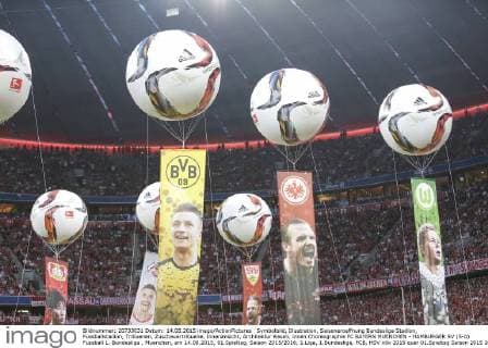 Symbolbild, Illustration, Saisoneroeffnung Bundesliga Stadion, Fussballstadion, Tribuenen, Zuschauertribuene, Innenansicht, Architektur Rasen, innen Choreographie FC BAYERN MUENCHEN - HAMBURGER SV (5-0) Fussball 1. Bundesliga , Muenchen, am 14.08.2015, 01.Spieltag, Saison 2015 2016, 1.Liga, 1.Bundesliga, FCB, HSV