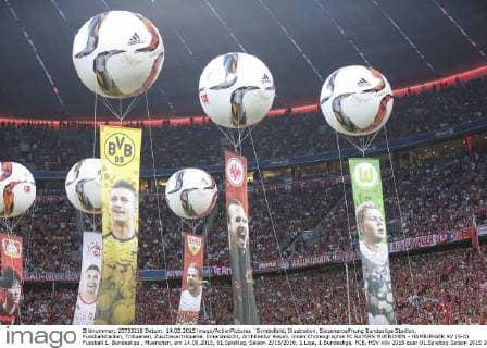 Symbolbild, Illustration, Saisoneroeffnung Bundesliga Stadion, Fussballstadion, Tribuenen, Zuschauertribuene, Innenansicht, Architektur Rasen, innen Choreographie FC BAYERN MUENCHEN - HAMBURGER SV (5-0) Fussball 1. Bundesliga , Muenchen, am 14.08.2015, 01.Spieltag, Saison 2015 2016, 1.Liga, 1.Bundesliga, FCB, HSV