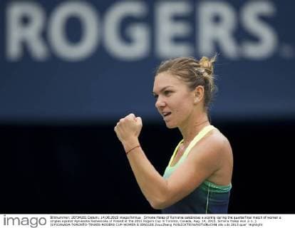 Simona Halep of Romania celebrates a scoring during the quarterfinal match of women s singles against Agnieszka Radwanska of Poland at the 2015 Rogers Cup in Toronto, Canada, Aug. 14, 2015. Simona Halep won 2-1. ) (SP)CANADA-TORONTO-TENNIS-ROGERS CUP-WOMEN S SINGLES ZouxZheng 