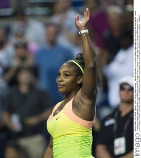 Serena Williams of the United States celebrates her victory in the quarterfinal match of women s singles against Roberta Vinci of Italy at the 2015 Rogers Cup in Toronto, Canada, Aug. 14, 2015. Serena Williams won 2-0. ) (SP)CANADA-TORONTO-TENNIS-ROGERS CUP-WOMEN S SINGLES ZouxZheng 