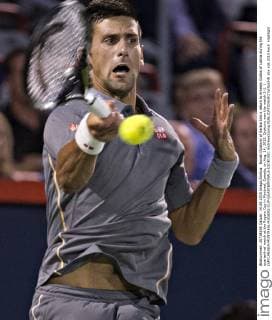 Novak Djokovic of Serbia hits a return to Ernests Gulbis of Latvia during the quarterfinal match at the Rogers Cup in Montreal, Canada, on Aug. 14, 2015. Djokovic won the match 2-1. ) (SP)CANADA-MONTREAL-ROGERS-CUP-QUARTERFINALS-DJOKOVIC AndrewxSoong 