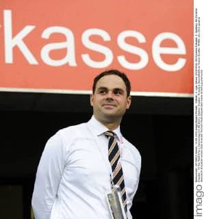 Fußball, 3. Liga, Saison 2015 2016, SG Dynamo Dresden, 3. Spieltag, SG Dynamo Dresden - FC Rot Weiß Erfurt, Donnerstag (13.08.2015), Stadion Dresden. Dresdens Geschäftsführer Robert Schäfer. RM001