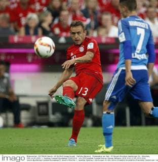 Rafinha (Bayern) . Einzelaktion am Ball . FC Bayern München-Hamburger SV . München, GER,14.08.2015, 1. Spieltag Fussball-Bundesliga 2015 2016 .