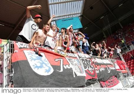 1. Bundesliga: 1. FSV Mainz 05 - FC Ingolstadt am 15.08.2015, 1. Spieltag, xmdx, erster Sieg im ersten Spiel der 1. Bundesliga fuer den FC Ingolstadt, Jubel bei den Fans