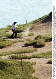 Matt Jones hits his second shot onto the third green during the third round of the 97th PGA Golf Herren Championship at Whistling Straits on August 15, 2015 in Kohler, Wisconsin.  FPX2015081502 FRANKxPOLICH