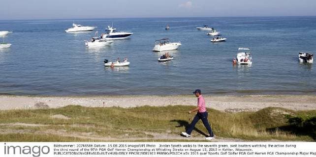 Jordan Spieth walks to the seventh green, past boaters watching the action during the third round of the 97th PGA Golf Herren Championship at Whistling Straits on August 15, 2015 in Kohler, Wisconsin.  FPX2015081503 FRANKxPOLICH