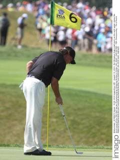 August 15, 2015: Phil Mickelson fixes a ball mark on the sixth green during the third round of the PGA Golf Herren Championship at Whistling Straits in Kohler, WI. GOLF: AUG 15 PGA - PGA Championship - Third Round Icon150814027 EDITORIAL USE ONLY