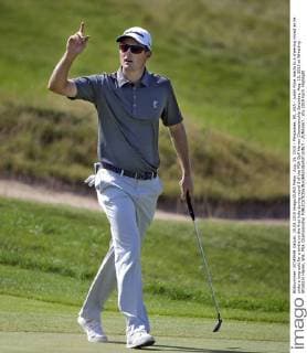 Aug. 15, 2015 - Milwaukee, WI, USA - Justin Rose reacts to a cheering crowd as he sinks a long putt for a birdie on the first hole during round 3 of the PGA Golf Herren Championship Saturday, Aug. 15, 2015 at Whistling Straits in Haven, Wis. PGA Championship - ZUMAm67_