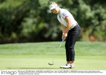 Aug. 15, 2015 - BROOKE M. HENDERSON putts during the Portland Classic at the Columbia Edgewater Country Club in Portland, OR on August 15, 2015. LPGA Golf Damen - 2015 Portland Classic - ZUMAb135