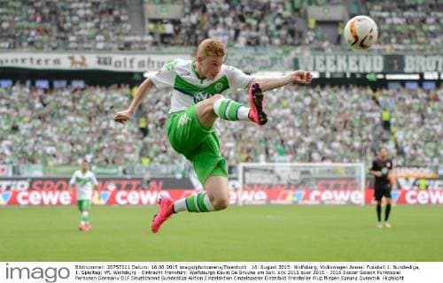 16. August 2015: Wolfsburg, Volkswagen Arena: Fussball 1. Bundesliga, 1. Spieltag: VfL Wolfsburg - Eintracht Frankfurt: Wolfsburgs Kevin De Bruyne am Ball.