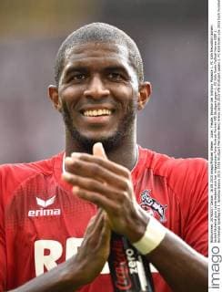 Jubel, Freude, Emotion bei Anthony Modeste 1. FC Köln freundlich lächeln lächelt lächelnd gute Laune bedankt sich bei mitgereisten Fans Portrait Porträt VfB Stuttgart gegen 1. FC Köln Koeln Fußball Herren GER 1. Bundesliga Spieltag 01 1. Spieltag Saison 2015 2016 Stuttgart Mercedes-Benz Arena 16.08.2015 VfB Stuttgart gegen 1. FC Köln Koeln