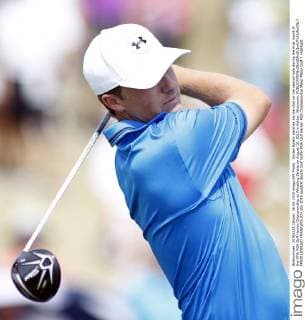 Jordan Spieth watches his tee shot on the second hole during the final round of the 97th PGA Golf Herren Championship at Whistling Straits on August 16, 2015 in Kohler, Wisconsin.  FPX2015081607 FRANKxPOLICH
