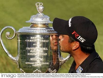 Jason Day, of Australia, kisses the Wannamaker trophy after shooting a 20-under-par 268 to win the 97th PGA Golf Herren Championship at Whistling Straits on August 16, 2015 in Kohler, Wisconsin.  FPX2015081615 FRANKxPOLICH