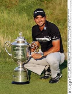 Jason Day, of Australia, poses with the Wannamaker trophy after shooting a 20-under-par 268 to win the 97th PGA Golf Herren Championship at Whistling Straits on August 16, 2015 in Kohler, Wisconsin.  FPX2015081623 FRANKxPOLICH