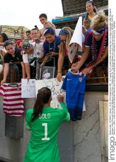 16 August 2015: United States Goalie Hope Solo (1) signs autographs after the game between Costa Rica and the United States at Heinz Field in Pittsburgh, Pa. The United States won with a final score of 8-0. SOCCER: AUG 16 Women s - USA v Costa Rica Icon1508166628 EDITORIAL USE ONLY