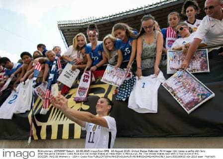 16 August 2015: United States Defender Ali Krieger (11) takes a selfie with fans after the game between Costa Rica and the United States at Heinz Field in Pittsburgh, Pa. The United States won with a final score of 8-0. SOCCER: AUG 16 Women s - USA v Costa Rica Icon1508166633 EDITORIAL USE ONLY