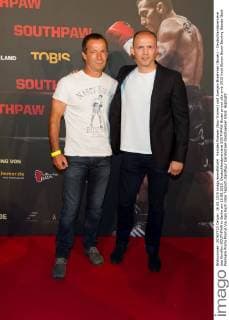 Karsten Roewer (Box-Trainer) und Juergen Braehmer (Boxer) - Deutschlandpremiere des Kinofilm SOUTHPAW in Berlin am 16.08.2015. Deutschlandpremiere SOUTHPAW