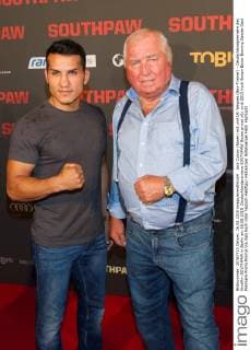 Jack Culcay (Boxer) mit und Ulli Wegner (Box-Trainer) - Deutschlandpremiere des Kinofilm SOUTHPAW in Berlin am 16.08.2015. Deutschlandpremiere SOUTHPAW