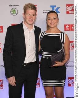 Wolfsburg-Star Kevin De Bruyne kam mit Freundin Michelle Lacroix zur Verleihung des Sport BILD-Award 2015 in der Fischauktionshalle im Hamburg Hamburg 17. 08. 2015 Hamburg