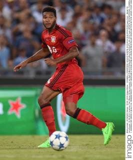 FUSSBALL CHAMPIONS LEAGUE SAISON 2015 2016 QUALIFIKATION Lazio Rom - Bayer 04 Leverkusen 18.08.2015 Jonathan Tah (Bayer 04 Leverkusen) am Ball 