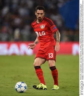FUSSBALL CHAMPIONS LEAGUE SAISON 2015 2016 QUALIFIKATION Lazio Rom - Bayer 04 Leverkusen 18.08.2015 Roberto Hilbert (Bayer 04 Leverkusen) am Ball 