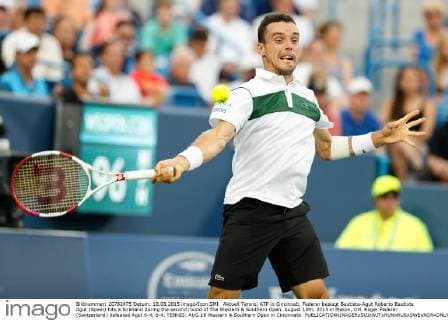 Aktuell Tennis, ATP in Cincinnati, Federer besiegt Bautista-Agut Roberto Bautista Agut (Spain) hits a forehand during the second round of The Western & Southern Open, August 18th, 2015 in Mason, OH. Roger Federer (Switzerland) defeated Agut 6-4, 6-4. TENNIS: AUG 18 Western & Southern Open in Cincinnatti Icon150818011 EDITORIAL USE ONLY