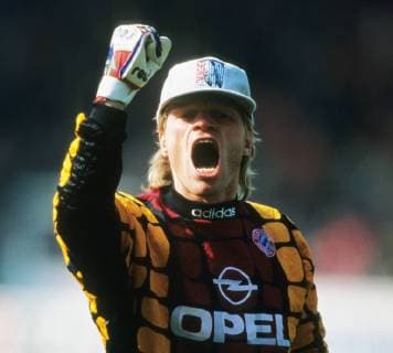 Oliver Kahn vom FC Bayern München fotografiert am 22.4.2001 in München. Fußball 1 Bundesliga FC Bayern München