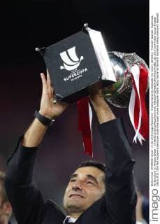 Ernesto Valverde celebrates the victory (Athletic) - Fussball Spanien, Supercopa, FC Barcelona vs. Athletic Bilbao - 17 08 2015 SergioRuiz Panoramic 