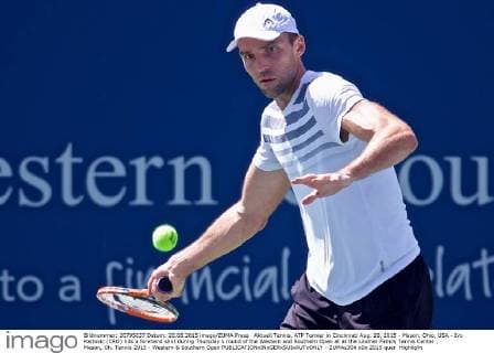Aktuell Tennis, ATP Turnier in Cincinnati Aug. 20, 2015 - Mason, Ohio, USA - Ivo Karlovic (CRO) hits a forehand shot during Thursday s round of the Western and Southern Open at at the Lindner Family Tennis Center , Mason, Oh. Tennis 2015 - Western & Southern Open - ZUMAs304