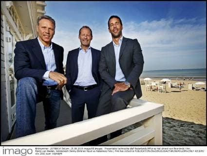 Presentatie technische staf Nederlands Elftal op het strand van Noordwijk Vlnr; Marco van Basten, bondscoach Danny Blind en Ruud va Nistelrooy Foto ; Pim Ras xVIxxIVx 4211952