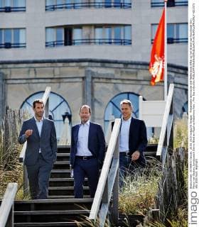Presentatie technische staf Nederlands Elftal op het strand van Noordwijk Vlnr; Marco van Basten, bondscoach Danny Blind en Ruud va Nistelrooy Foto ; Pim Ras xVIxxIVx 4211971