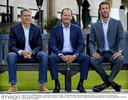 Presentatie technische staf Nederlands Elftal op het strand van Noordwijk Vlnr; Marco van Basten, bondscoach Danny Blind en Ruud va Nistelrooy Foto ; Pim Ras xVIxxIVx 4211979
