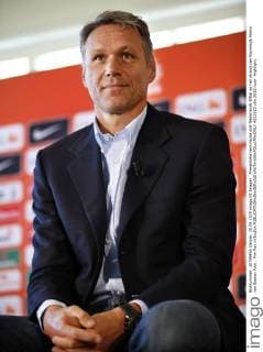 Presentatie technische staf Nederlands Elftal op het strand van Noordwijk Marco van Basten Foto ; Pim Ras xVIxxIVx 4212023