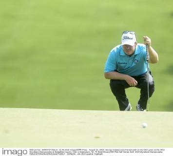 August 21, 2015: George Coetzee eyes the ball path on the 18th green at the 2015 Wyndham Championship at Sedgefield Country Club in Greensboro, NC. PJ Ward-Brown CSM PGA Golf Herren Golf: 2015 Wyndham Championship - ZUMAc04_