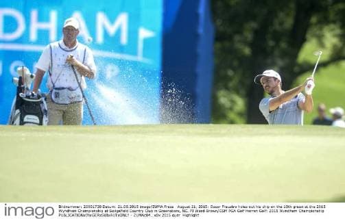 August 21, 2015: Oscar Fraustro holes out his chip on the 18th green at the 2015 Wyndham Championship at Sedgefield Country Club in Greensboro, NC. PJ Ward-Brown CSM PGA Golf Herren Golf: 2015 Wyndham Championship - ZUMAc04_