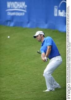 August 21, 2015:Paul Casey chips from the edge of the 15th green at the 2015 Wyndham Championship at Sedgefield Country Club in Greensboro, NC. PJ Ward-Brown CSM PGA Golf Herren Golf: 2015 Wyndham Championship - ZUMAc04_