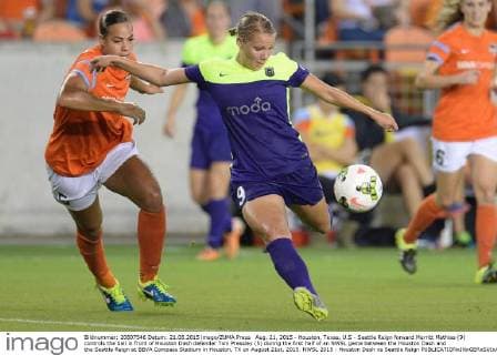 Aug. 21, 2015 - Houston, Texas, U.S - Seattle Reign forward Merritt Mathias (9) controls the ball in front of Houston Dash defender Toni Pressley (5) during the first half of an NWSL game between the Houston Dash and the Seattle Reign at BBVA Compass Stadium in Houston, TX on August 21st, 2015. NWSL 2015 - Houston Dash vs Seattle Reign - ZUMAs127