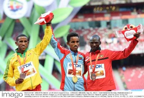 (150822) --BEIJING, Aug 22, 2015 -- Gold medallist Ghirmay Ghebreslassie(C) of Eritrea, silver medallist Yemane Tsegay (L) of Ethiopia and bronze medallist Munyo Solomon Mutai of Uganda, pose for photo during the awarding ceremony for the men s marathon at the 15th IAAF World Athletics Championships 2015 in Beijing, capital of China, on Aug. 22, 2015. ) (CORRECTION)(SP)CHINA-BEIJING-IAAF WORLD CHAMPIONSHIPS-MEN S MARATHON (CN) YuexYuewei 