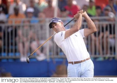 August 22, 2015: Jonathan Byrd tees off on hole 1 during the third round of the 2015 Wyndham Championship at Sedgefield Country Club in Greensboro, NC. PJ Ward-Brown CSM PGA Golf Herren Golf: 2015 Wyndham Championship day 3 - ZUMAc04_