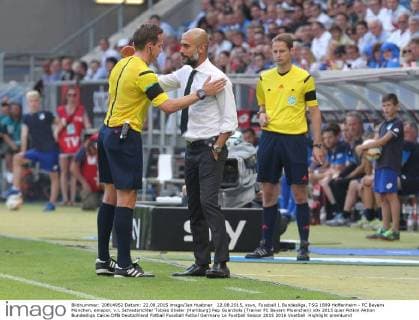 22.08.2015, xsvx, Fussball 1.Bundesliga, TSG 1899 Hoffenheim - FC Bayern München, emspor, v.l. Schiedsrichter Tobias Stieler (Hamburg) Pep Guardiola (Trainer FC Bayern Muenchen)