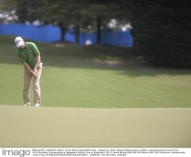 August 22, 2015: George McNeill putts on green 1 during the third round of the 2015 Wyndham Championship at Sedgefield Country Club in Greensboro, NC. PJ Ward-Brown CSM PGA Golf Herren Golf: 2015 Wyndham Championship round 3 Aug 22 - ZUMAc04_