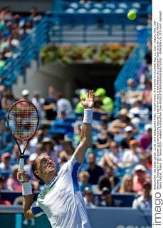Aktuell Tennis, ATP Turnier in Cincinnati Aug. 22, 2015 - Mason, Ohio, USA - Alexandr Dolgopolov (UKR) tosses up a serve during Saturday s semifinal round of the Western and Southern Open at at the Lindner Family Tennis Center , Mason, Oh. Tennis 2015 - Western And Southern Open - ZUMAs304